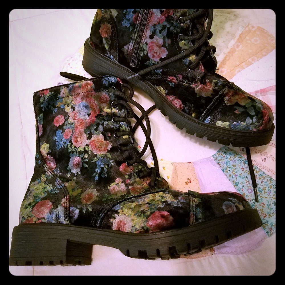 Women's boots